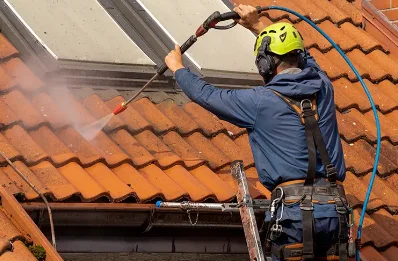 Démoussage et hydrofuge de toiture à Aubaine